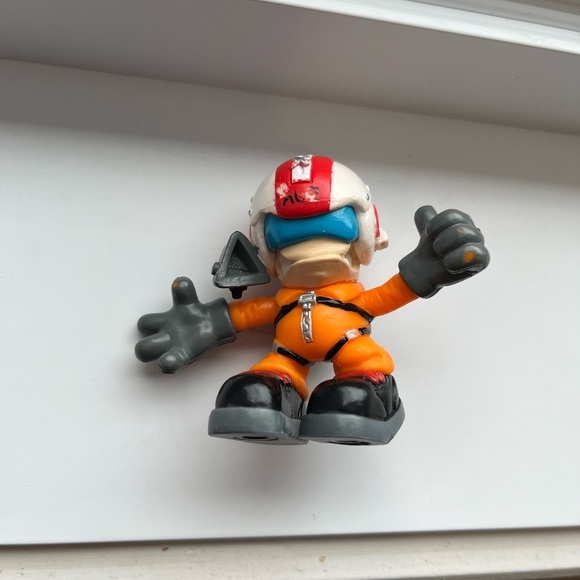 Tech Deck dude Action Figure with Orange Suit and Red Helmet - Picture 2 of 4